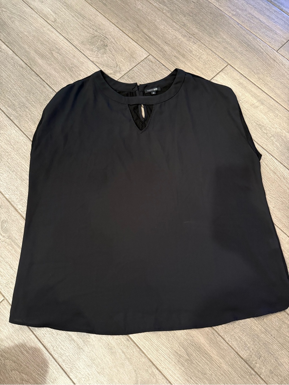 Papermoon Black Sleeveless Keyhole Shell Top